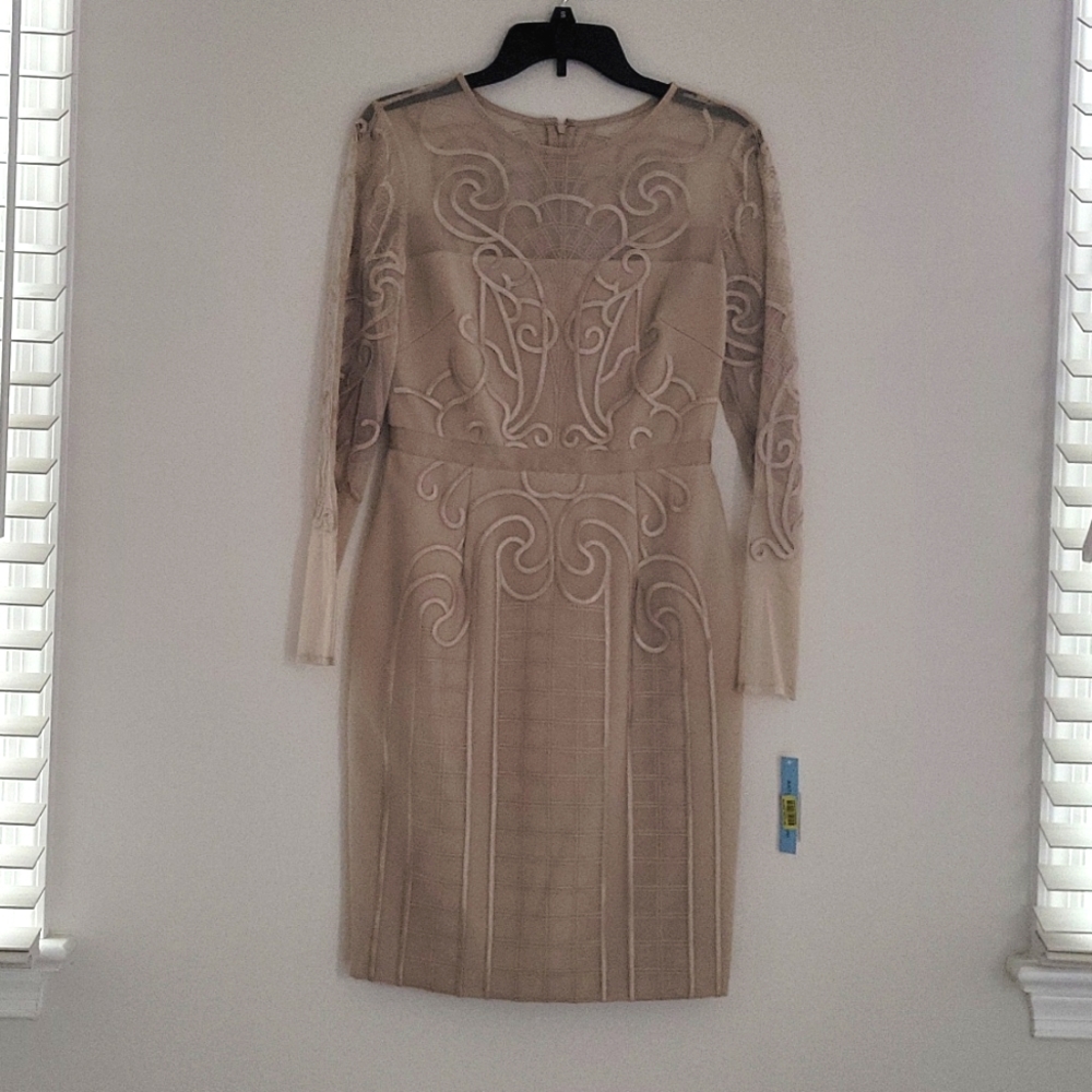 NWT ANTONIO MELANI Brand New Laced Long Sleeved Midi Dress Size 4